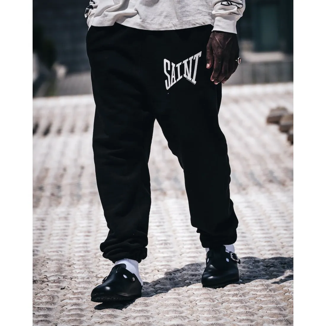 SAINT Mxxxxxx RIBON SAINT Sweat Pants/BLK Basic SAINT LOGO sweatpants Black S-XL God-cut Loose fit Four-needle six-thread boneless sewing Upper body comfortable Original light fleece sweatshirt fabric Original consistent fruit logo/angel logo